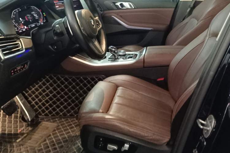 Used BMW X5 2021 xDrive40i Luxury Model with M Sport Package Left Front Seat