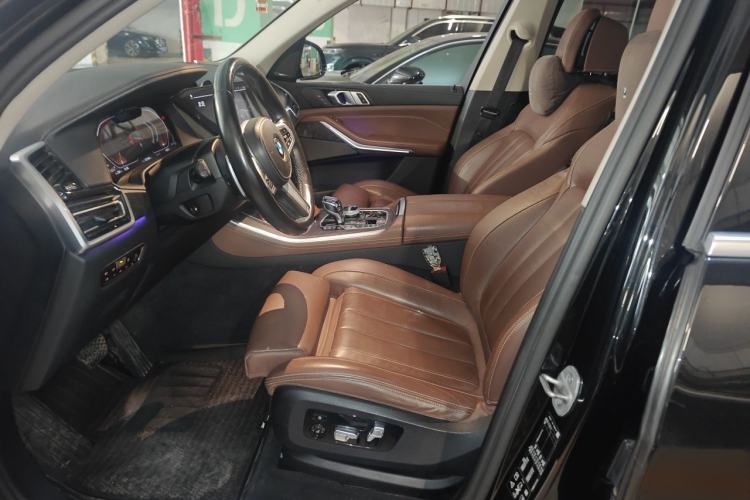 Used BMW X5 2021 xDrive40i Luxury Model with M Sport Package Left Front Seat