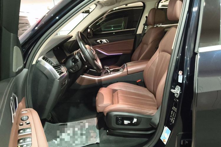 Used BMW X5 2021 xDrive40i Luxury Model with M Sport Package Left Front Seat