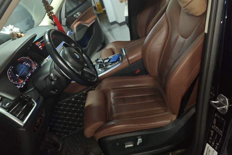Used BMW X5 2021 xDrive40i M Sport Package Left Front Seat