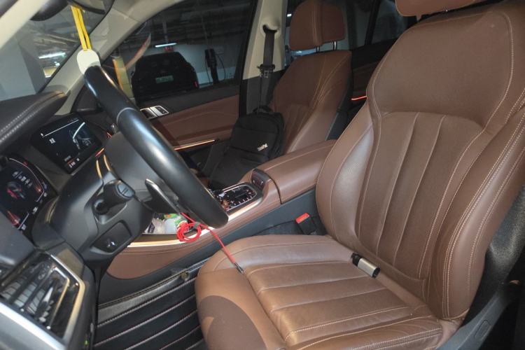 Used BMW X5 2021 xDrive40i Luxury Model with M Sport Package Left Front Seat