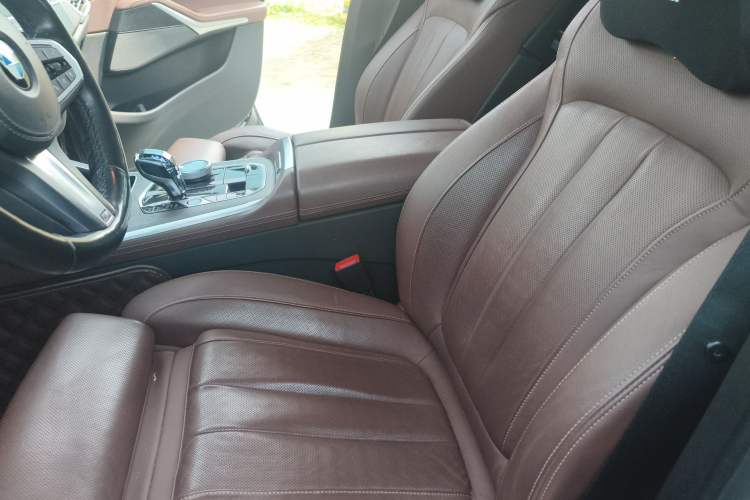 Used BMW X5 2021 xDrive40i Luxury Model with M Sport Package Left Front Seat