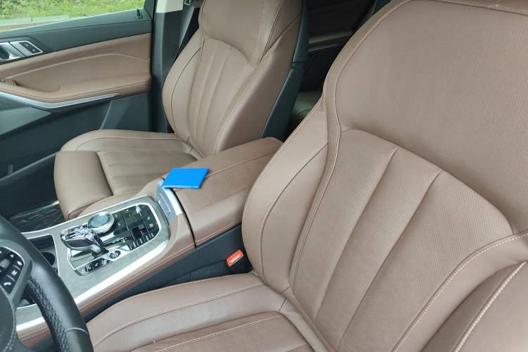 Used BMW X5 2021 xDrive40i Luxury Model with M Sport Package Left Front Seat
