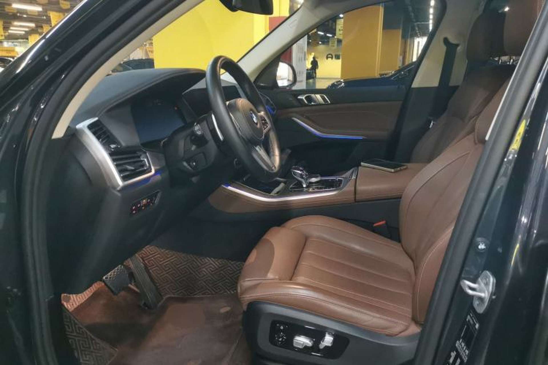 Used BMW X5 2021 xDrive40i Luxury Model with M Sport Package Left Front Seat