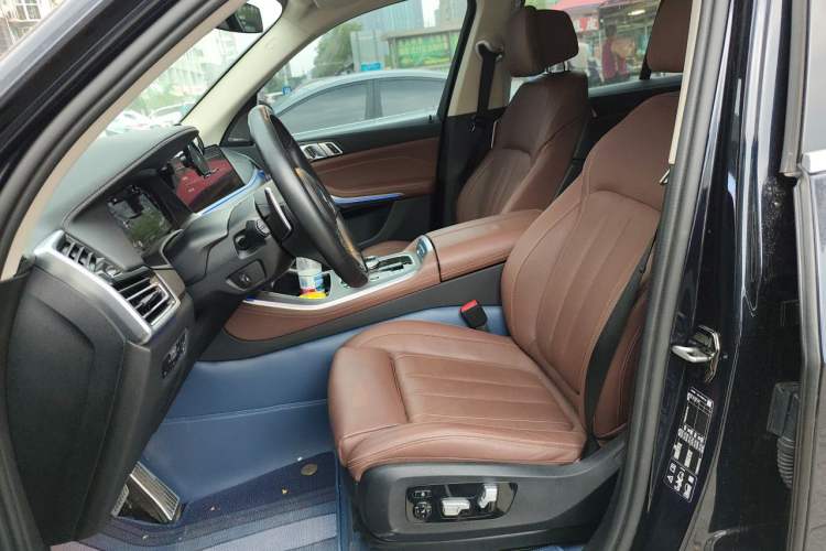 Used BMW X5 2021 Restyled xDrive40i Luxury Version M Sport Package Left Front Seat