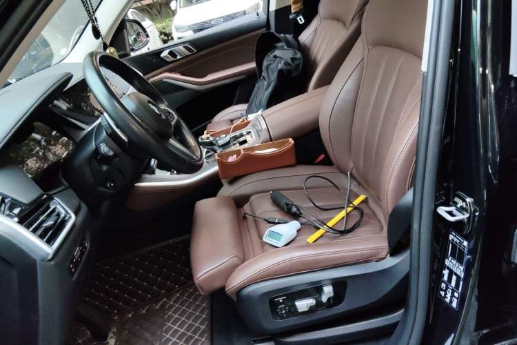 Used BMW X5 2021 xDrive40i Luxury Model with M Sport Package Left Front Seat