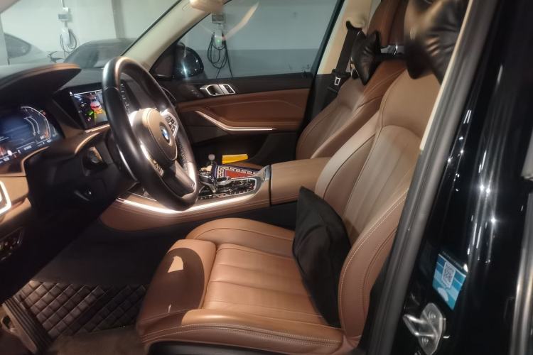 Used BMW X5 2021 xDrive40i Luxury Model with M Sport Package Left Front Seat