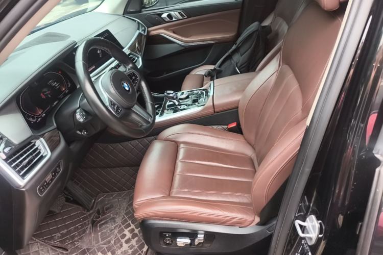 Used BMW X5 2021 xDrive40i Luxury Model with M Sport Package Left Front Seat