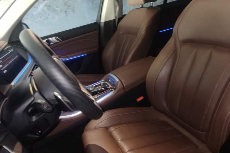 Used BMW X5 2021 xDrive40i Luxury Model with M Sport Package Left Front Seat