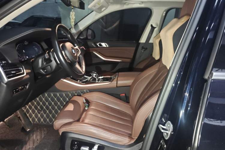 Used BMW X5 2021 Restyled xDrive40i Luxury Version M Sport Package Left Front Seat