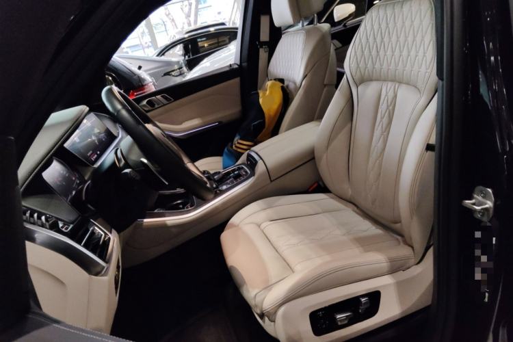 Used BMW X5 2021 xDrive40i Luxury Model with M Sport Package Left Front Seat