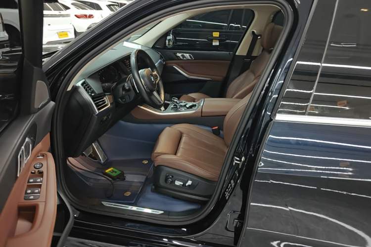 Used BMW X5 2021 Restyled xDrive40i Luxury Version M Sport Package Left Front Seat