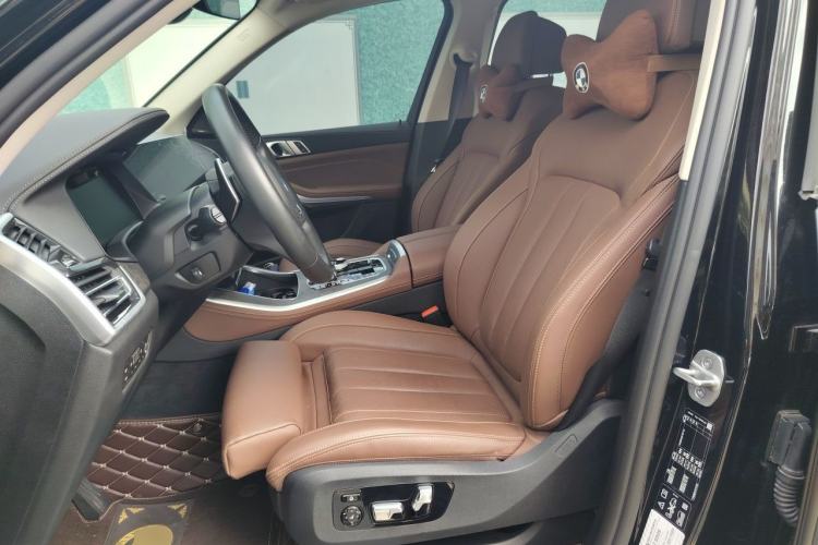 Used BMW X5 2021 xDrive40i Luxury Model with M Sport Package Left Front Seat