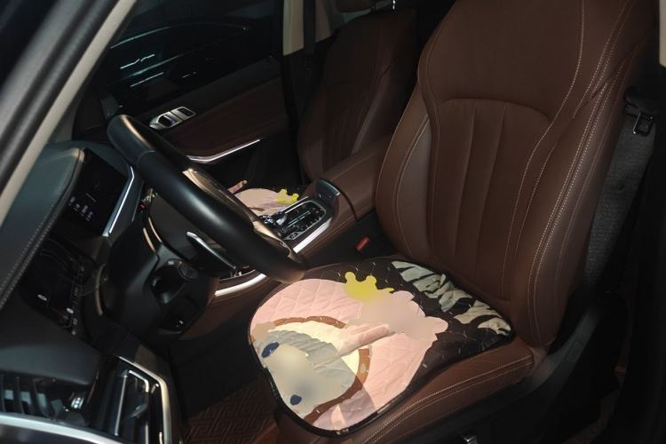 Used BMW X5 2021 xDrive40i Luxury Model with M Sport Package Left Front Seat