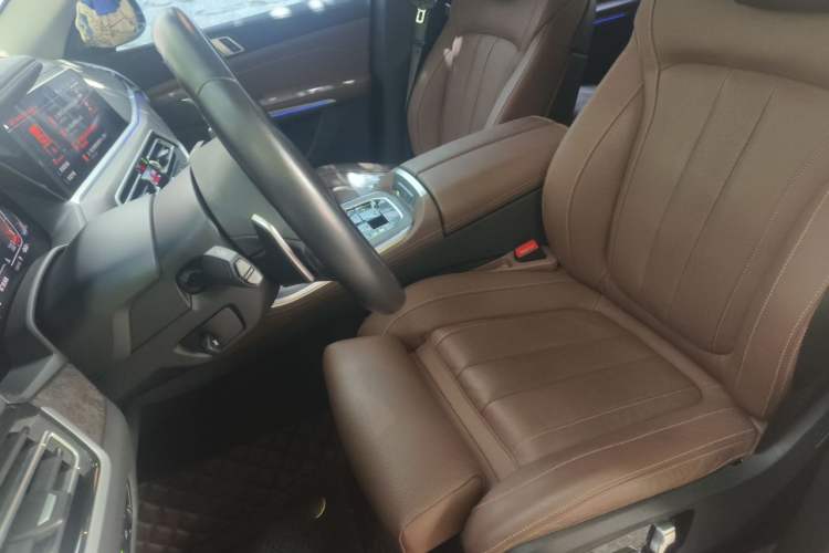 Used BMW X5 2021 xDrive40i Luxury Model with M Sport Package Left Front Seat