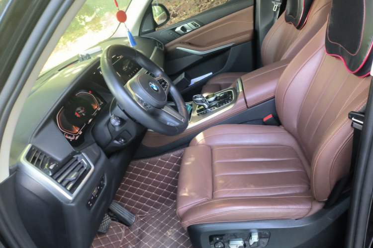 Used BMW X5 2021 Restyled xDrive40i Luxury Version M Sport Package Left Front Seat