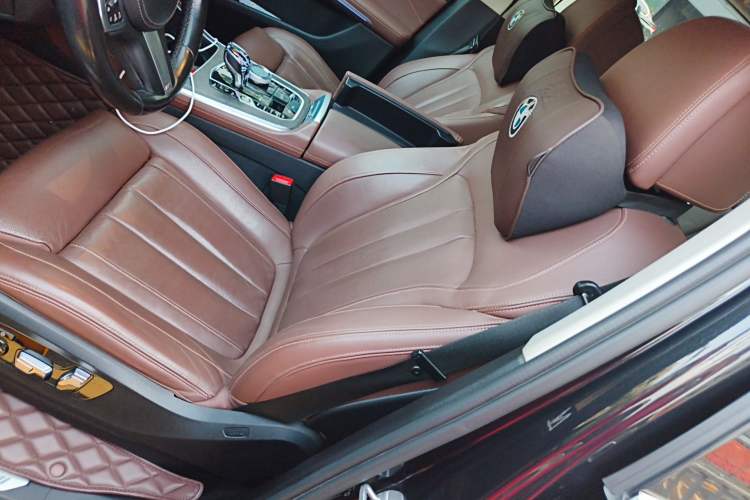 Used BMW X5 2021 xDrive40i Luxury Model with M Sport Package Left Front Seat