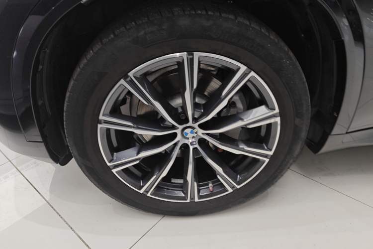 Used BMW X5 2021 xDrive30i M Sport Package Left Front Wheel Hub