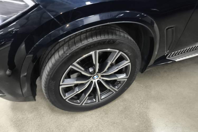 Used BMW X5 2021 Restyled xDrive40i M Sport Package Left Front Wheel Hub