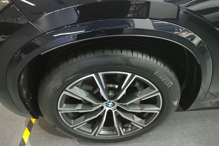 Used BMW X5 2021 xDrive30i M Sport Package Left Front Wheel Hub