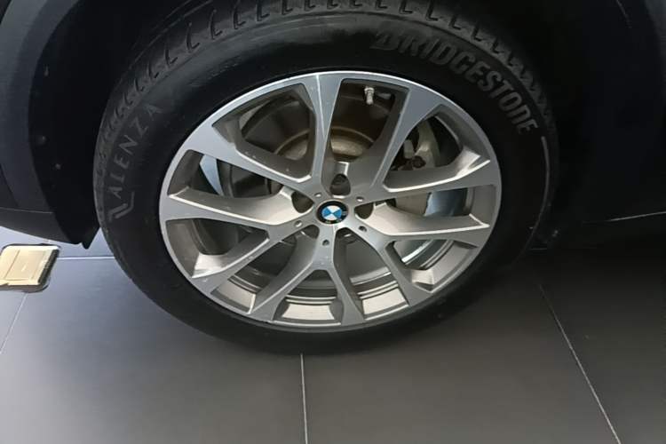 Used BMW X5 2021 xDrive30i X Design Package Left Front Wheel Hub