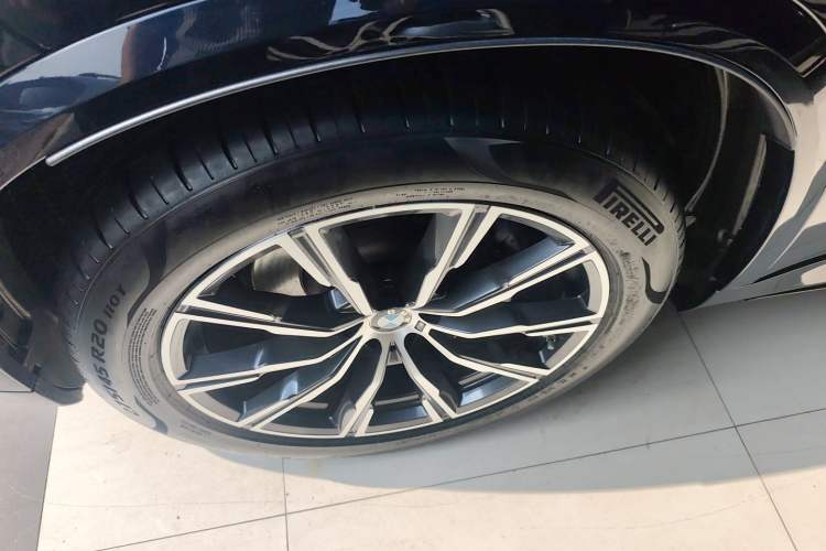 Used BMW X5 2021 xDrive30i M Sport Package Left Front Wheel Hub