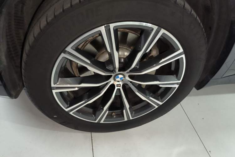 Used BMW X5 2021 xDrive30i M Sport Package Left Front Wheel Hub