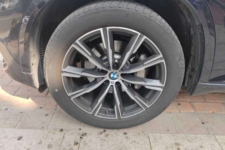 Used BMW X5 2021 Restyled xDrive30i M Sport Package Left Front Wheel Hub