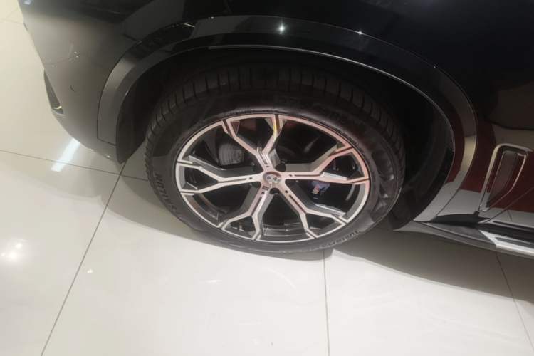 Used BMW X5 2021 xDrive40i M Sport Package Left Front Wheel Hub