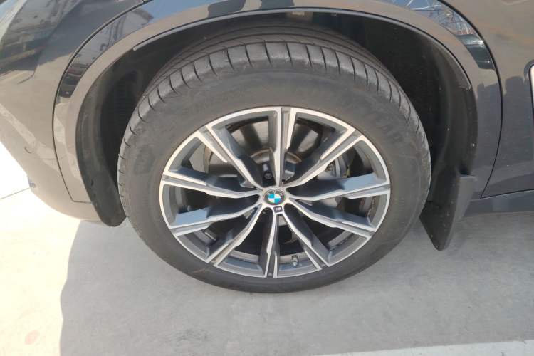 Used BMW X5 2021 xDrive40i M Sport Package Left Front Wheel Hub