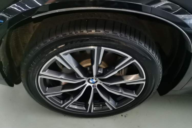 Used BMW X5 2021 xDrive40i M Sport Package Left Front Wheel Hub