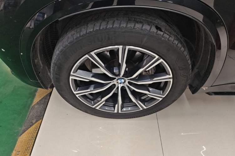 Used BMW X5 2021 Restyled xDrive40i M Sport Package Left Front Wheel Hub