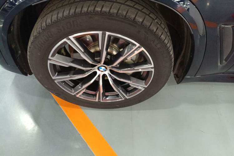 Used BMW X5 2021 xDrive30i M Sport Package Left Front Wheel Hub