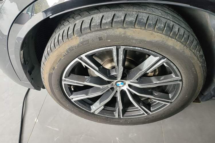 Used BMW X5 2021 xDrive30i M Sport Package Left Front Wheel Hub