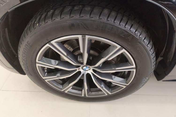 Used BMW X5 2021 Restyled xDrive30i M Sport Package Left Front Wheel Hub