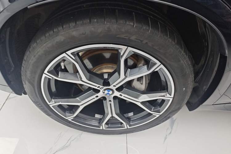 Used BMW X5 2021 xDrive40i M Sport Package Left Front Wheel Hub