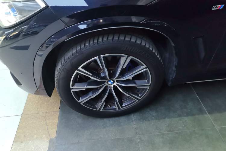 Used BMW X5 2021 xDrive40i M Sport Package Left Front Wheel Hub