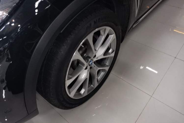 Used BMW X5 2021 xDrive30i X Design Package Left Front Wheel Hub