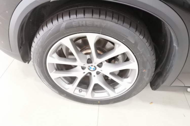 Used BMW X5 2021 xDrive30i X Design Package Left Front Wheel Hub