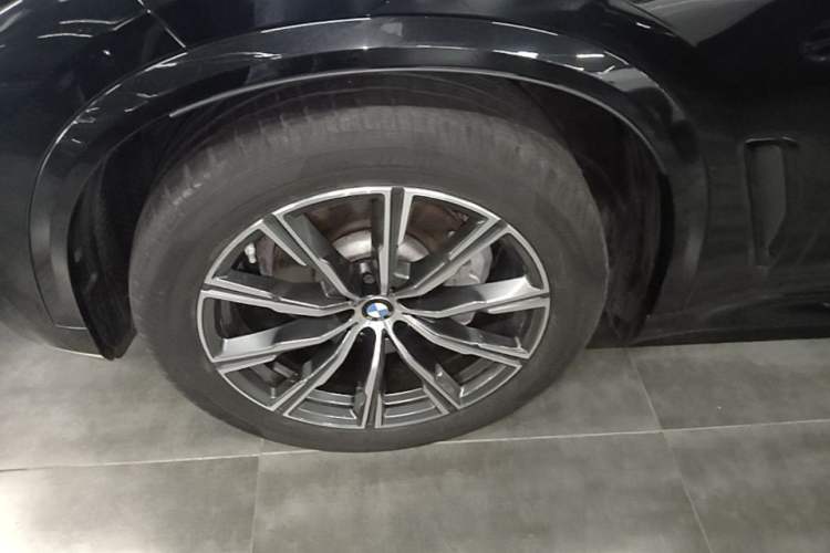 Used BMW X5 2021 xDrive30i M Sport Package Left Front Wheel Hub