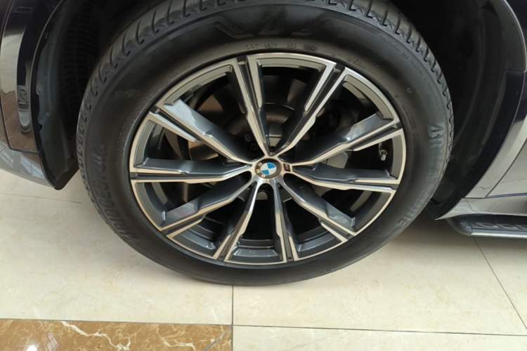 Used BMW X5 2021 Restyled xDrive30i M Sport Package Left Front Wheel Hub