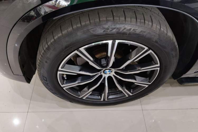 Used BMW X5 2021 Restyled xDrive30i M Sport Package Left Front Wheel Hub