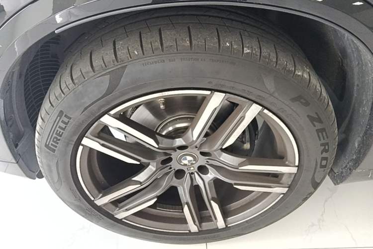 Used BMW X5 2021 Restyled xDrive40i M Sport Package Left Front Wheel Hub