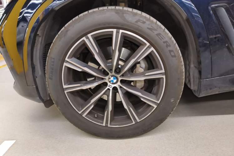 Used BMW X5 2021 Restyled xDrive30i M Sport Package Left Front Wheel Hub
