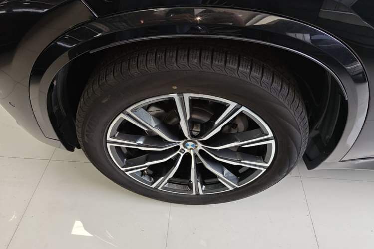 Used BMW X5 2021 xDrive30i M Sport Package Left Front Wheel Hub