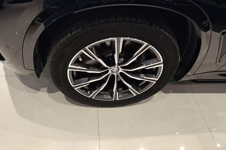 Used BMW X5 2021 xDrive40i M Sport Package Left Front Wheel Hub