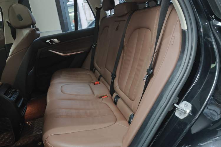 Used BMW X5 2021 xDrive30i M Sport Package Left Rear Seat