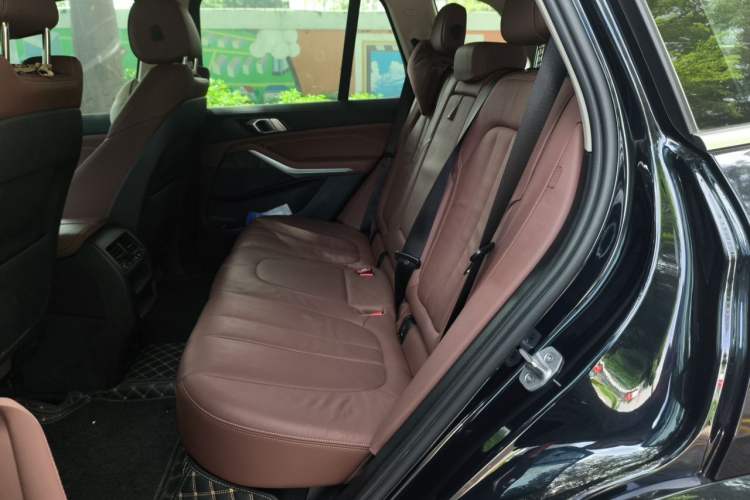 Used BMW X5 2021 xDrive30i M Sport Package Left Rear Seat