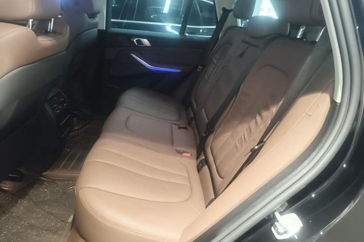 Used BMW X5 2021 xDrive40i M Sport Package Left Rear Seat