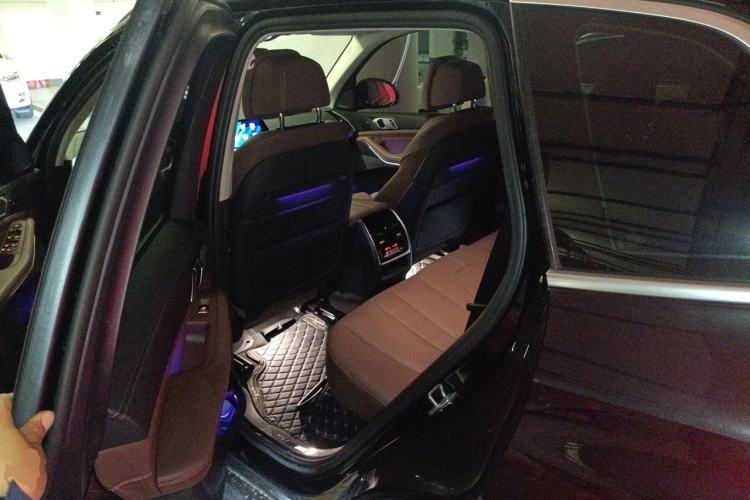 Used BMW X5 2021 Restyled xDrive40i Luxury Version M Sport Package Left Rear Seat